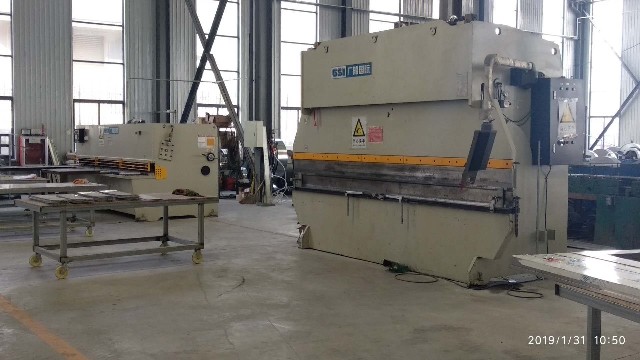 廣船精密數(shù)控折彎機(jī)